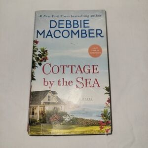 Cottage by the Sea: A Novel by Debbie Macomber - 2018 Paperback